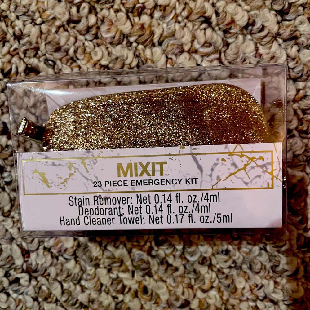 🌼3for 15$🌼NWT Mixit 23 piece small zippered  emergency kit